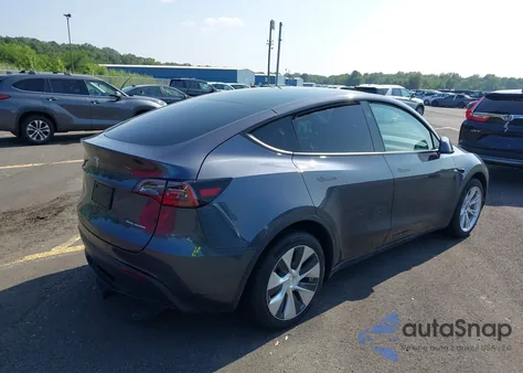 2023 Tesla Model Y z USA, uszkodzony, nr VIN 7SAYGDEE9PF829917